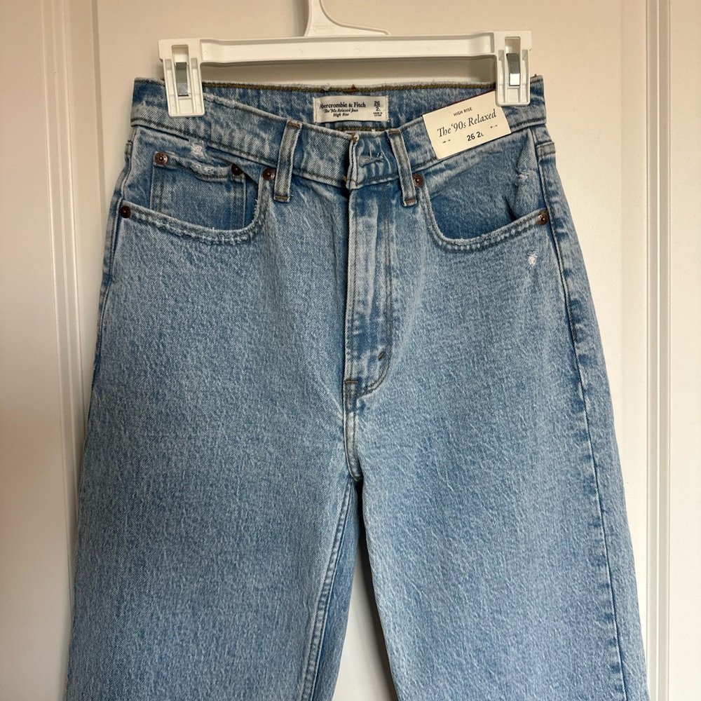 Abercrombie & Fitch 90s relaxed Light Blue Denim Jeans size 26 / 2 long